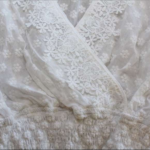 New Boho chic eyelet crochet crop top - Picture 3 of 6